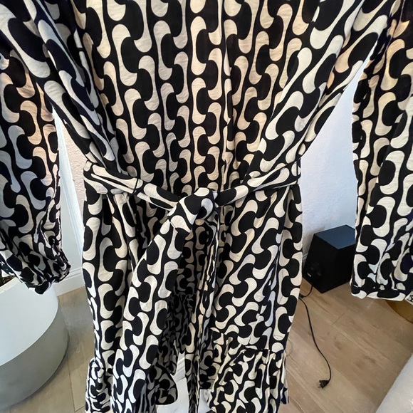 Above knee cotton dress with matching fabric belt. Mid length sleeves. - Picture 7 of 7